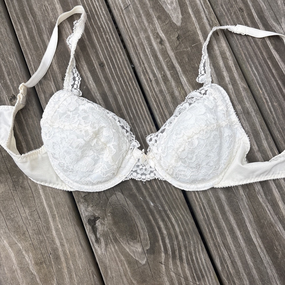 Vassarette 75-320 Bra 34A Soft Padded Lace Push-Up white underwire Y2K